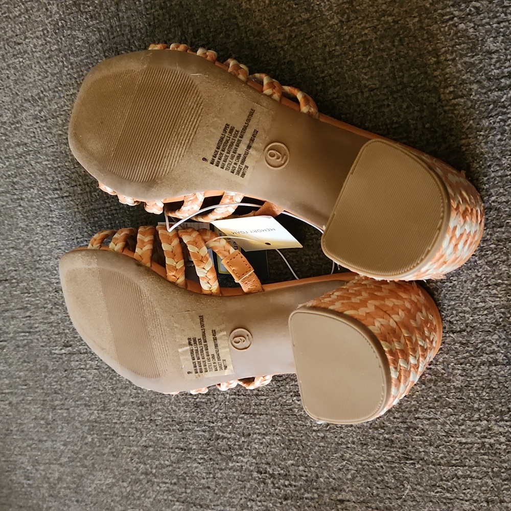 🔴Universal Thread heeled sandals - Picture 4 of 4